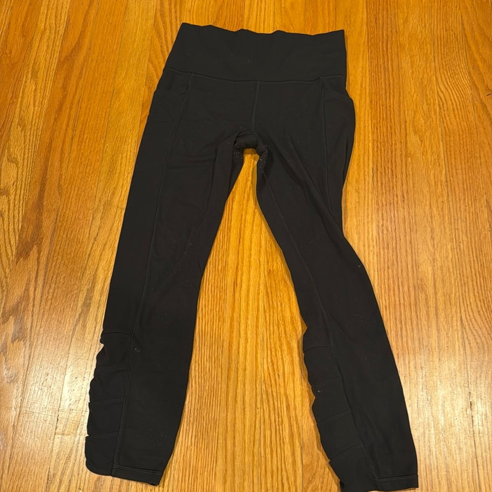black leggings with pockets and open design on bottom
